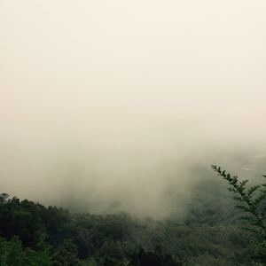 女孩子光溜溜在家里好吗
