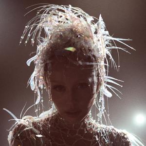 女孩子光溜溜在家里好吗
